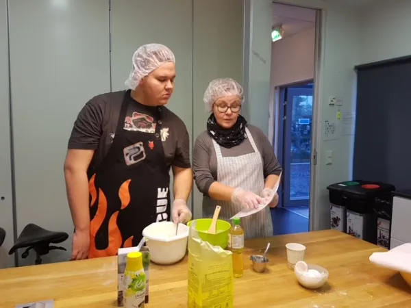 Kenelle puhe­vam­maisten tulk­kaus­palvelu on tar­koitettu?